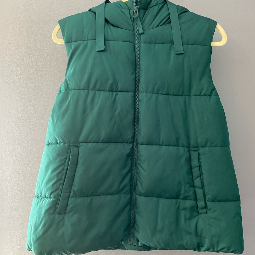 Gap Hooded Puffer Vest size medium